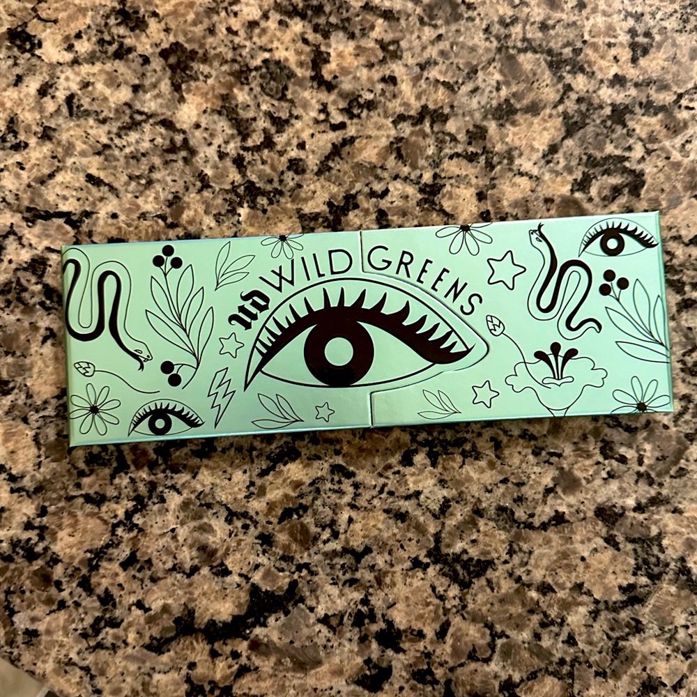 UD Wild Greens Eyeshadow Palette
